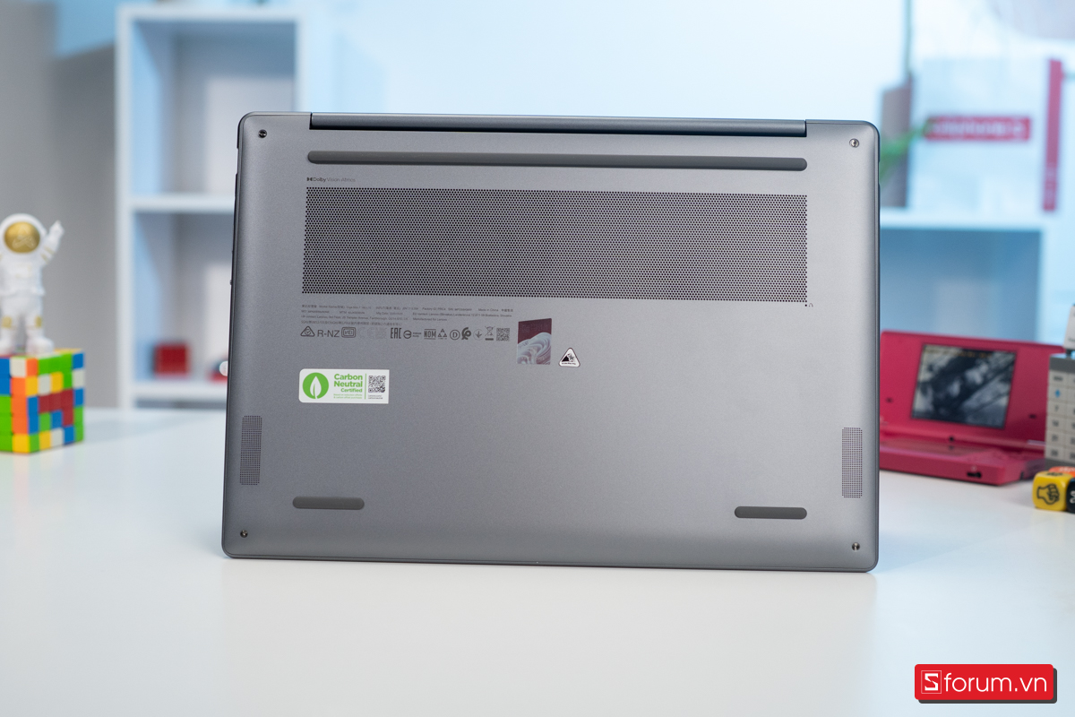 Hệ thống tản nhiệt trên Lenovo YOGA Slim 7 2025