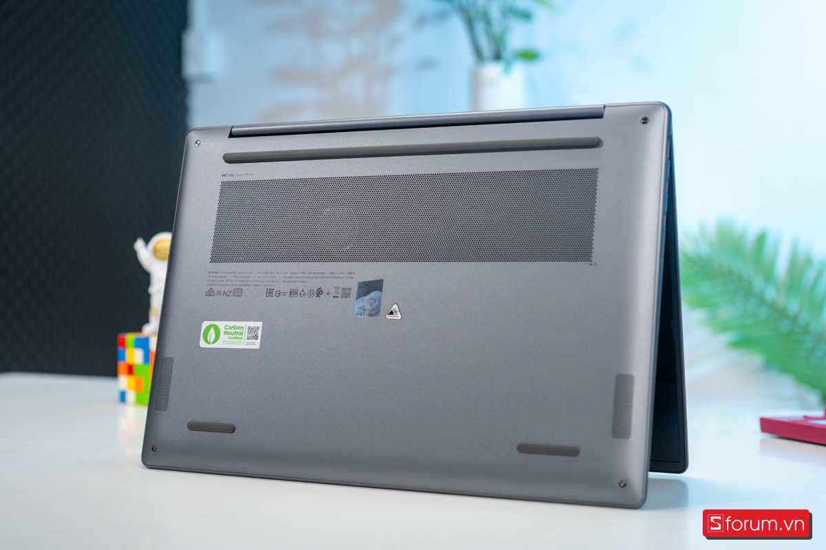 Hệ thống tản nhiệt trên Lenovo YOGA Slim 7 2025