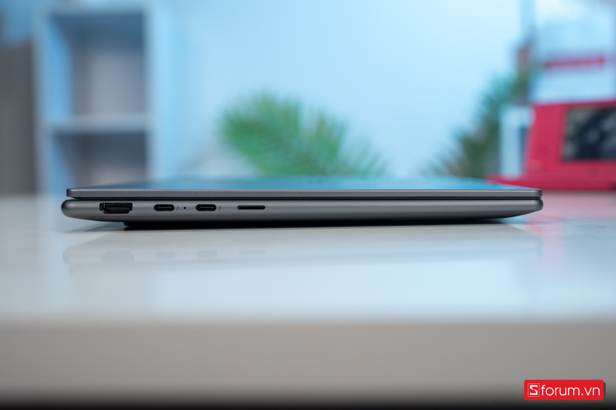 Độ mỏng Lenovo YOGA Slim 7 2025