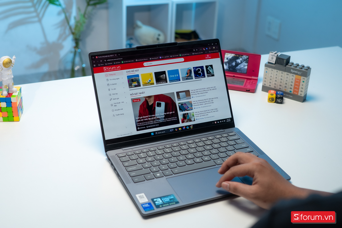 Trải nghiệm làm việc trên Lenovo YOGA Slim 7 2025