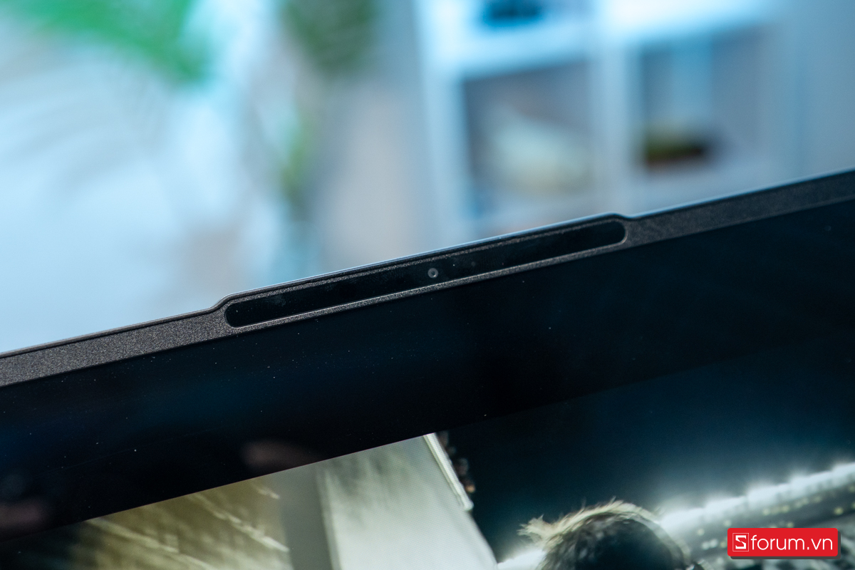 Camera trên Lenovo YOGA Slim 7 2025