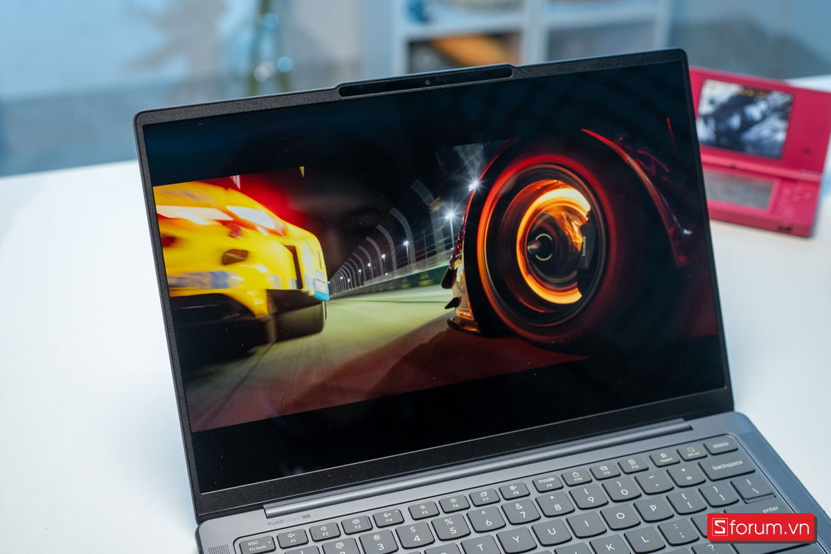 Màn hình Lenovo YOGA Slim 7 2025