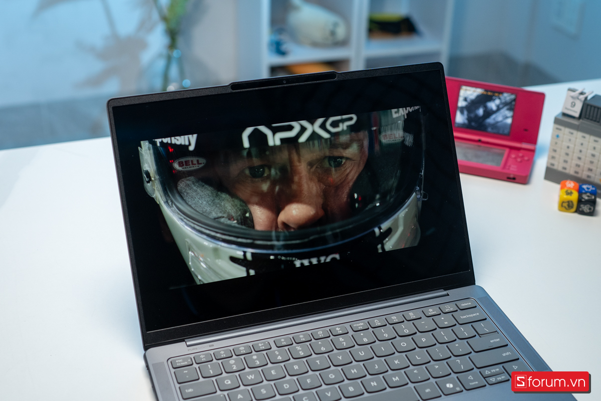 Màn hình Lenovo YOGA Slim 7 2025