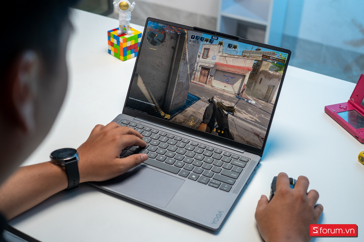 Màn hình Lenovo YOGA Slim 7 2025
