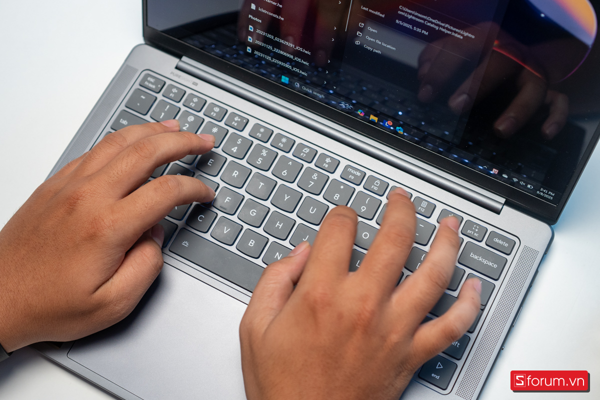 Bàn phím Lenovo YOGA Slim 7 2025