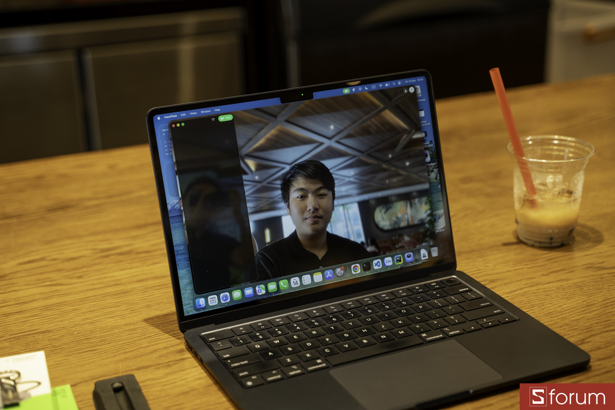 Webcam 1080p sắc nét trên MacBook Air M2