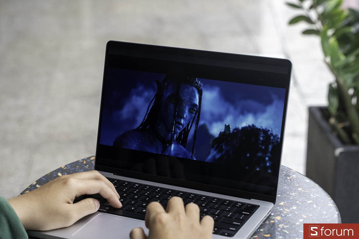 Giải trí trên MacBook Pro M4