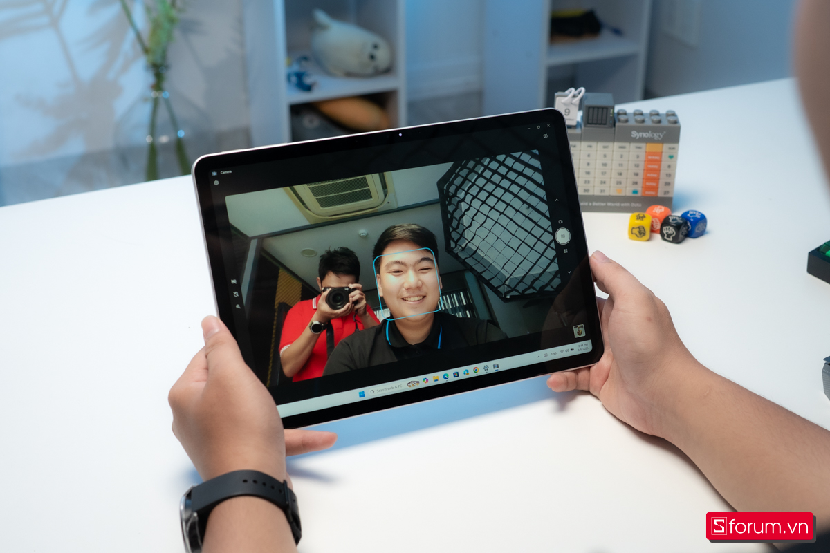 Camera trước Microsoft Surface Pro 12
