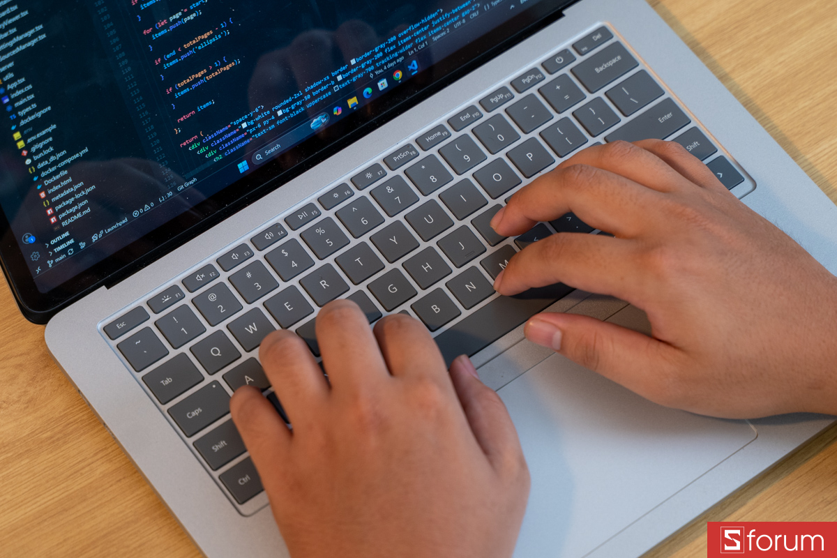 Bàn phím và touchpad trên Microsoft Surface Studio 1