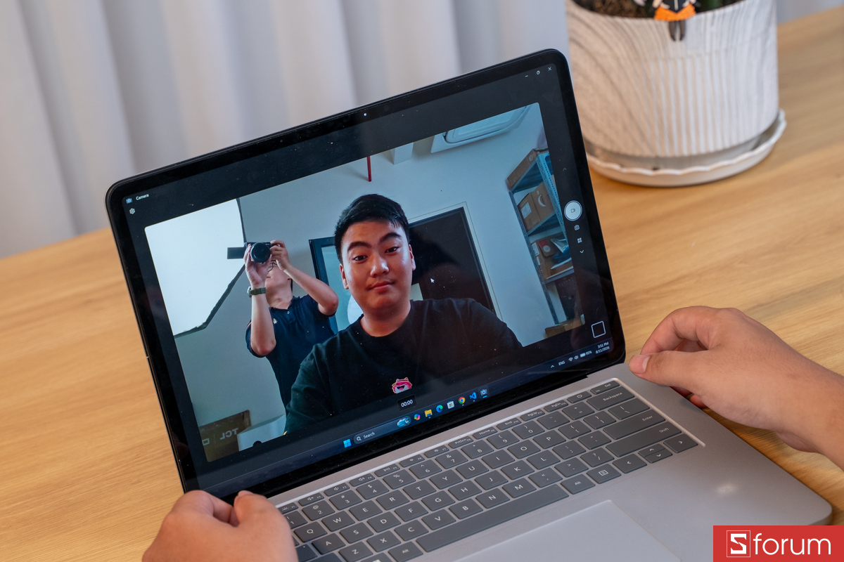 Webcam trên Microsoft Surface Studio 1