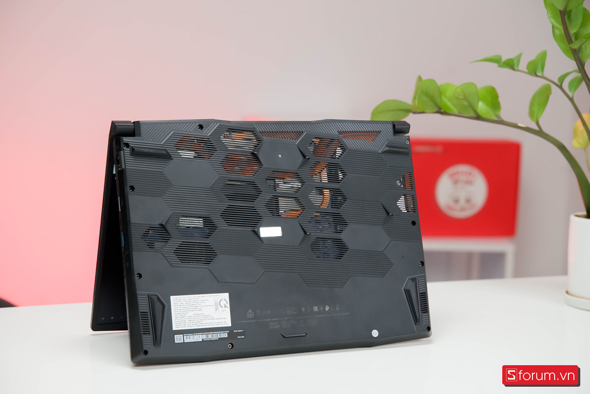 Mặt đáy MSI Katana 15