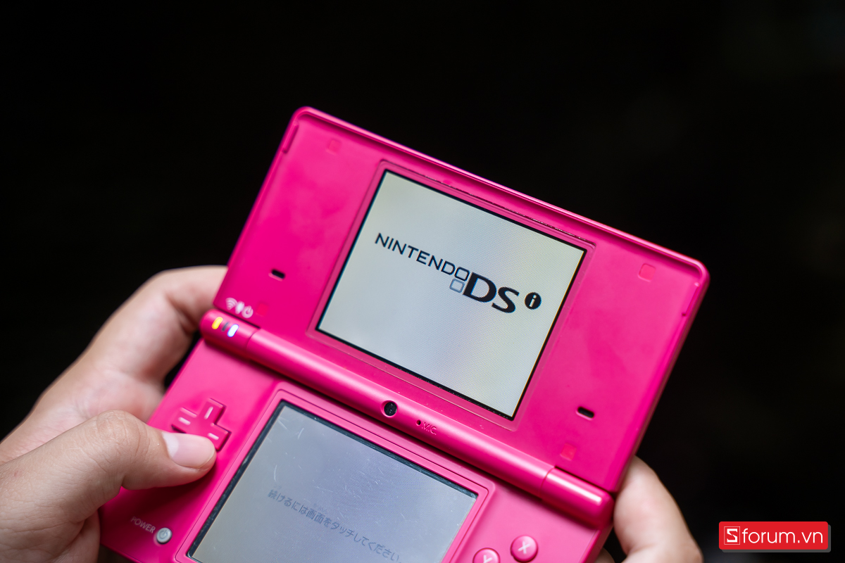 Mặt trước Nintendo DSi
