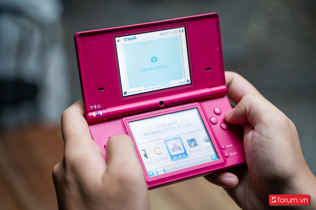 Bản lề cứng cáp của Nintendo DSi