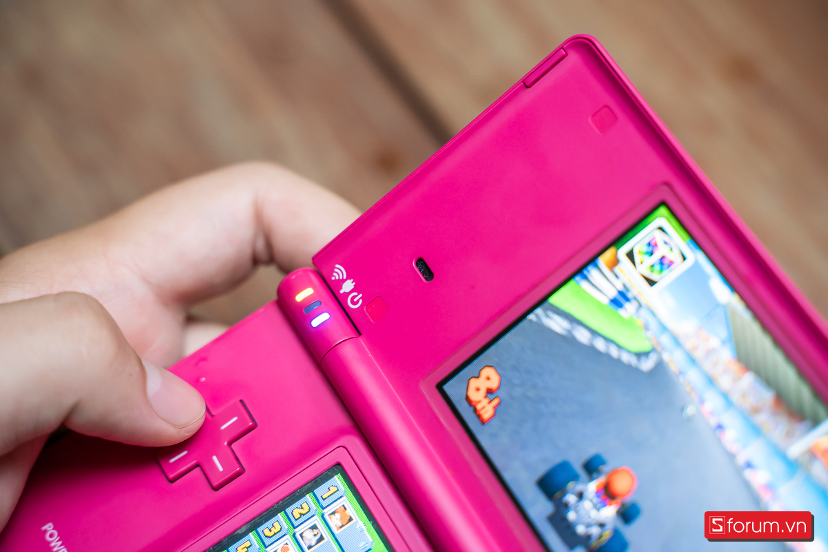 Đèn thông báo trạng thái máy Nintendo DSi