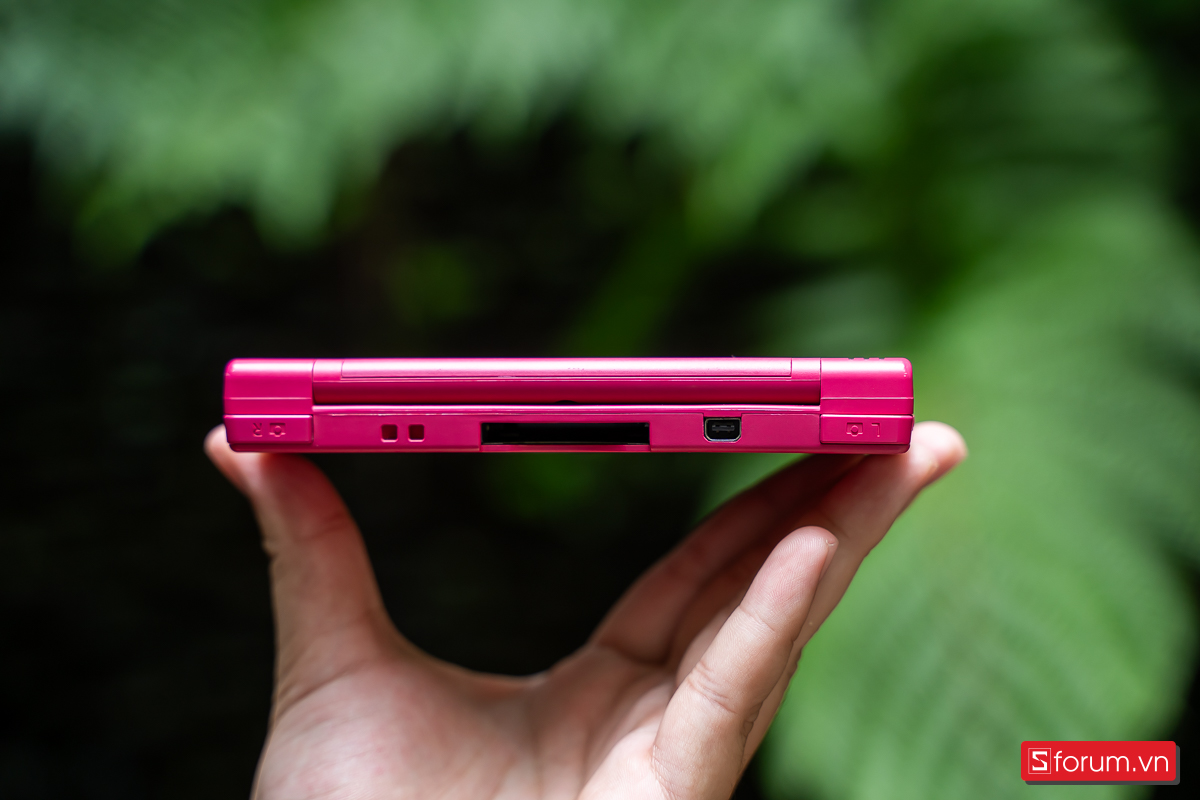 Cạnh trên Nintendo DSi