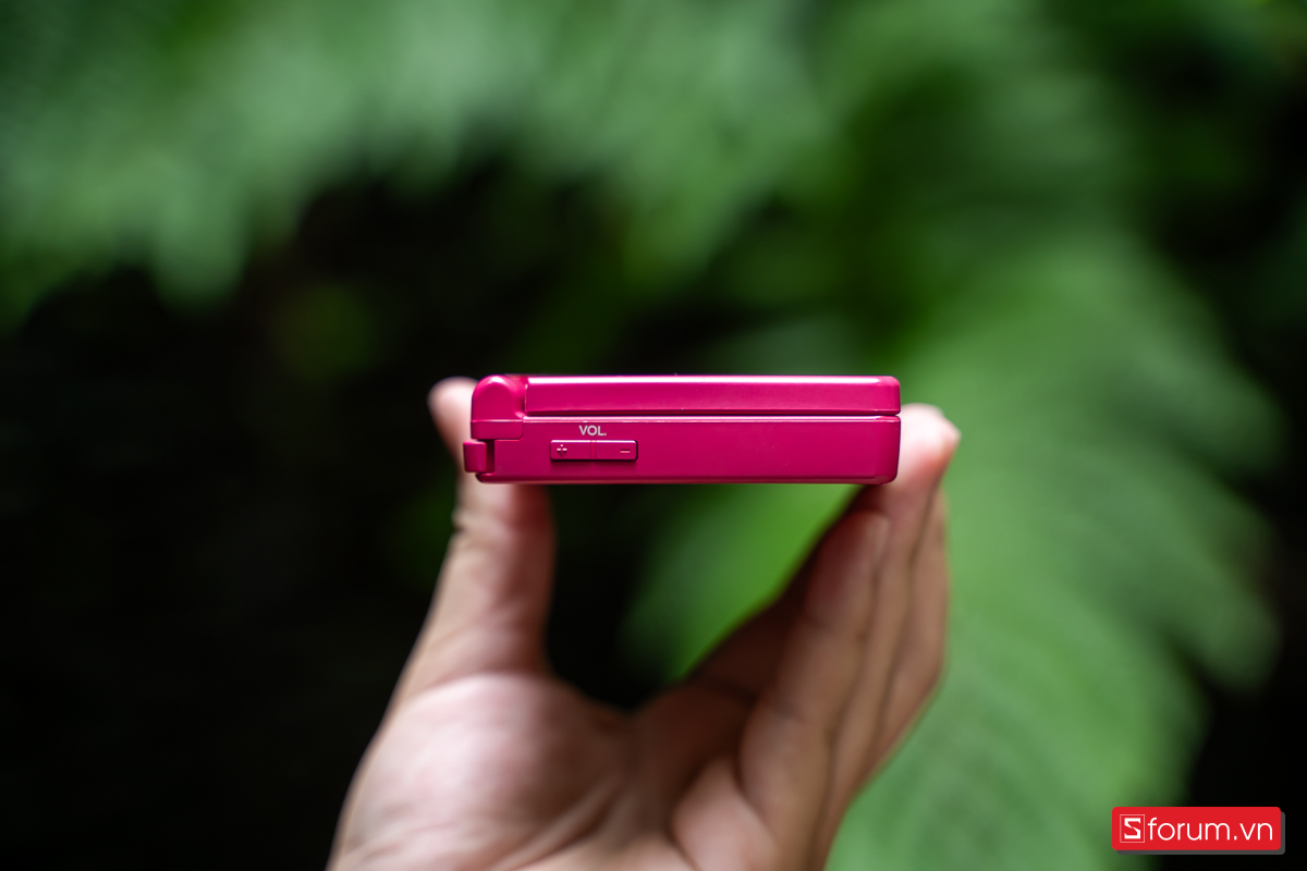 Phím tăng giảm âm lượng trên Nintendo DSi