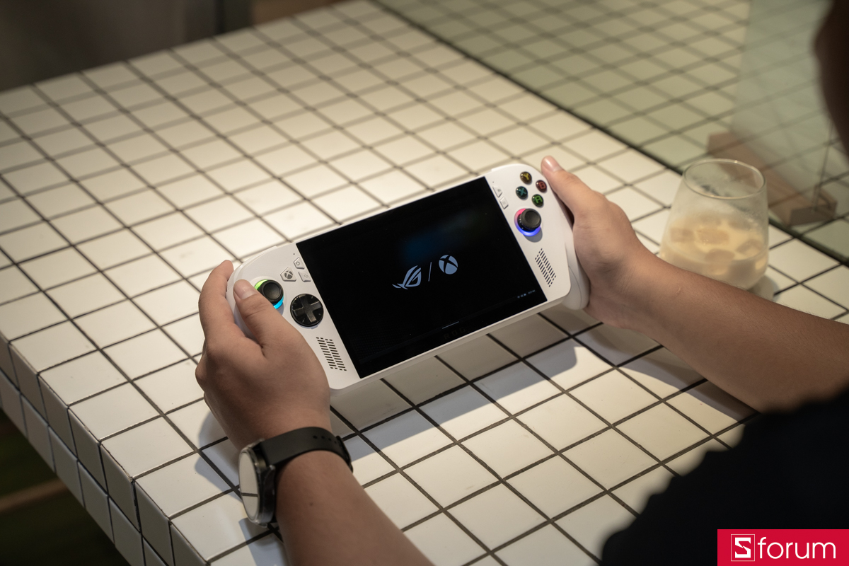 Mặt trước ROG XBOX Ally