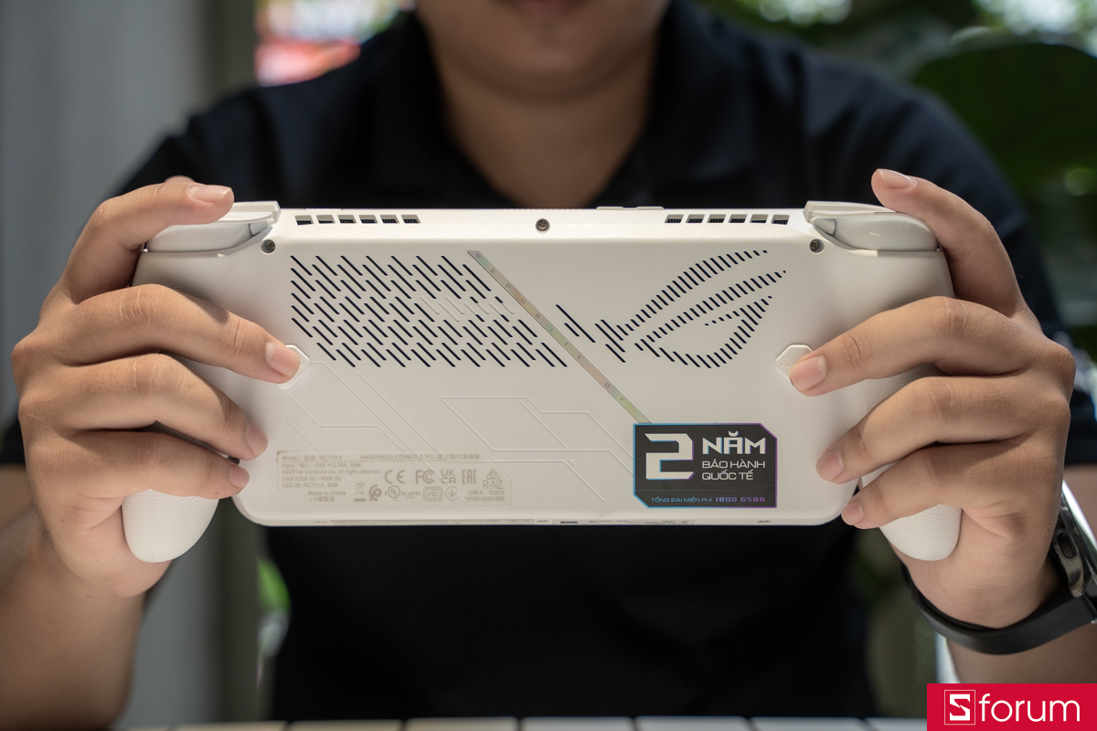 Cảm giác cầm ROG XBOX Ally