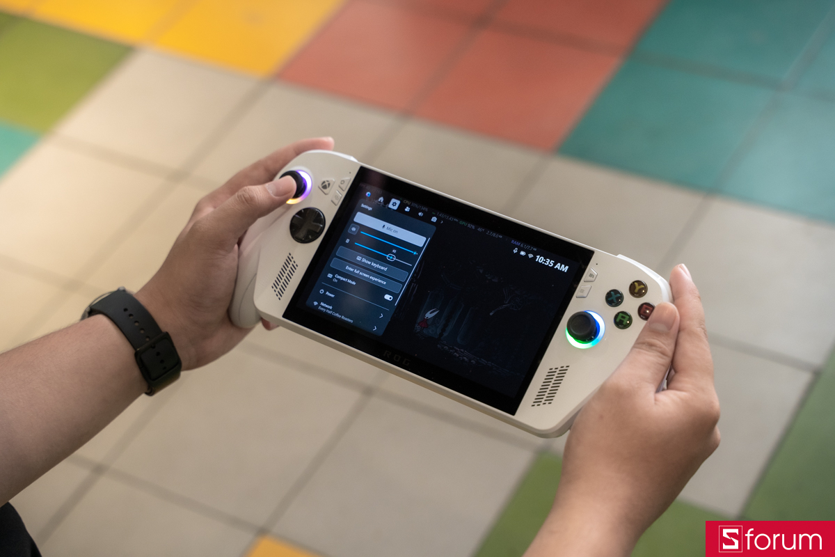 Mặt trước ROG XBOX Ally