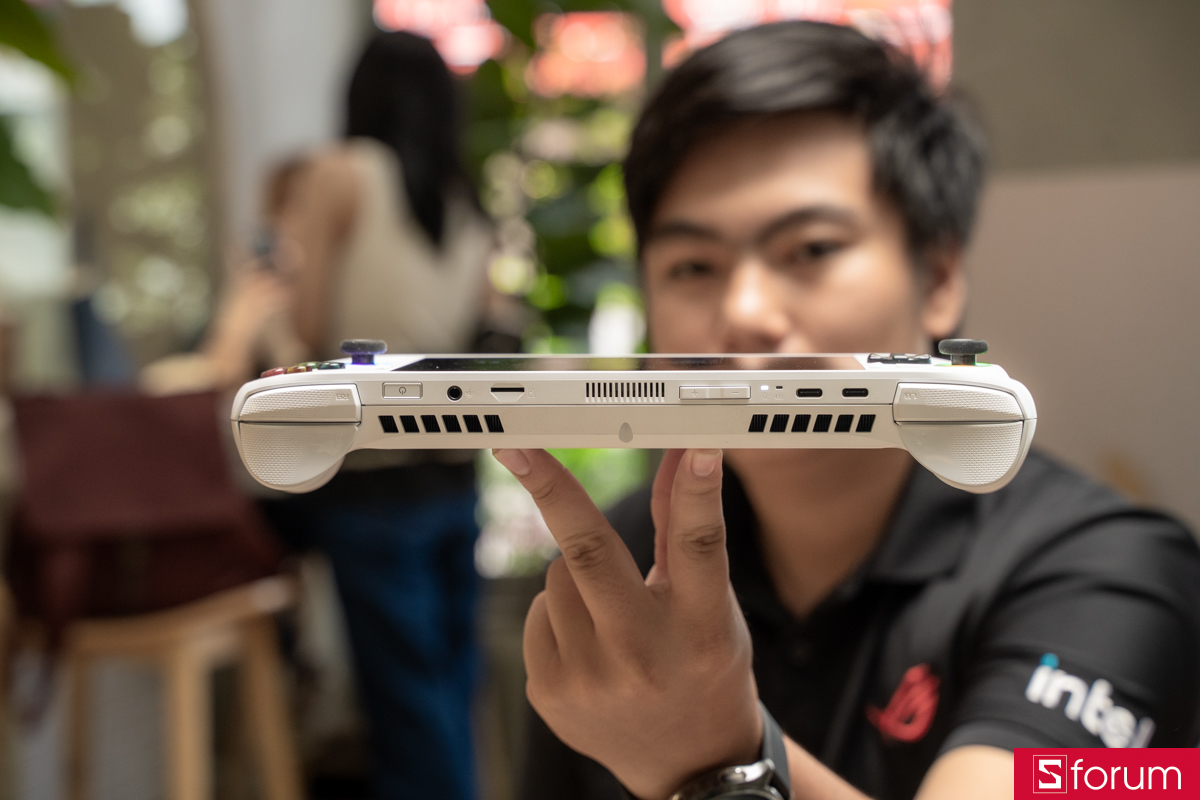 Cổng kết nối trên ROG XBOX Ally