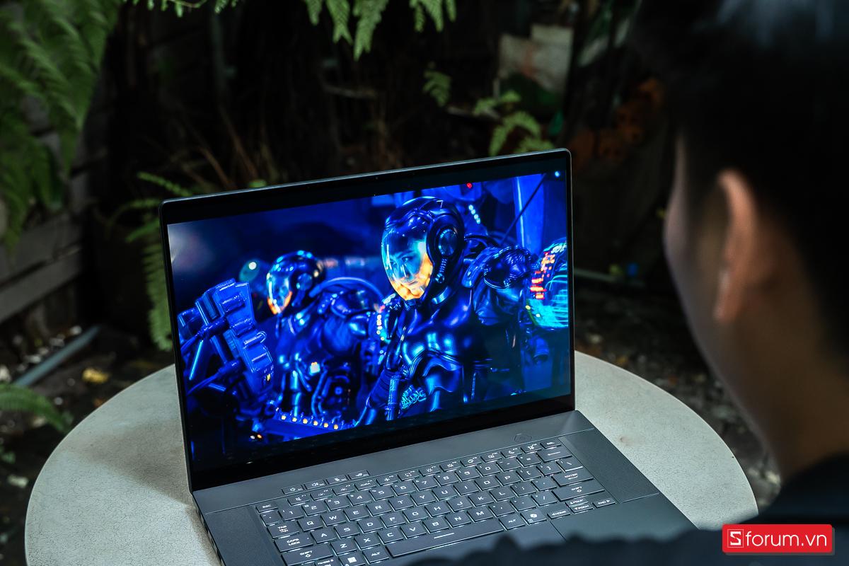 Tiêu chí chọn laptop cấu hình mạnh - Màn hình