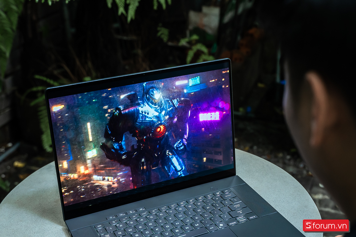 Xem phim trên ROG Zephyrus G16
