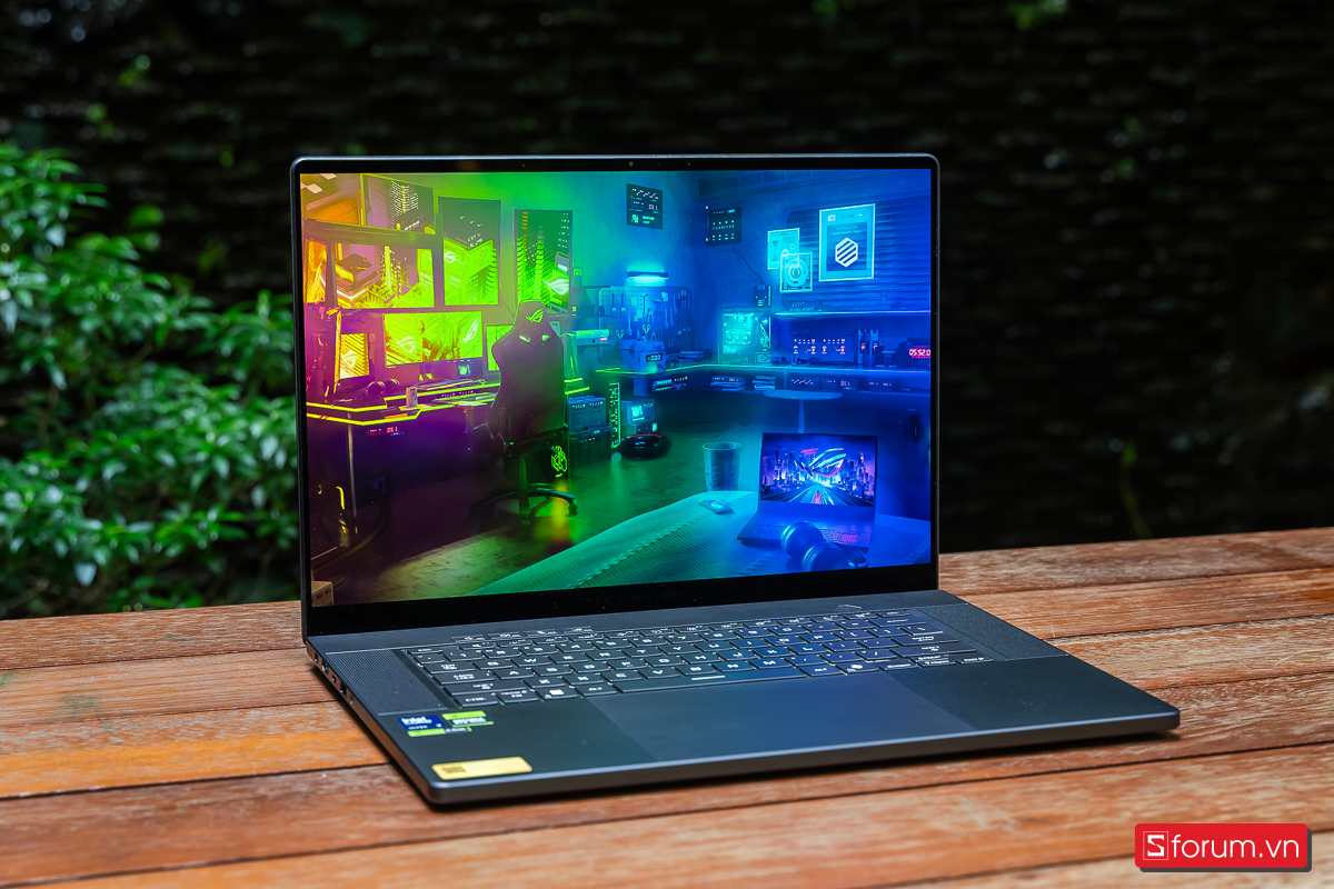 Màn hình ROG Zephyrus G16