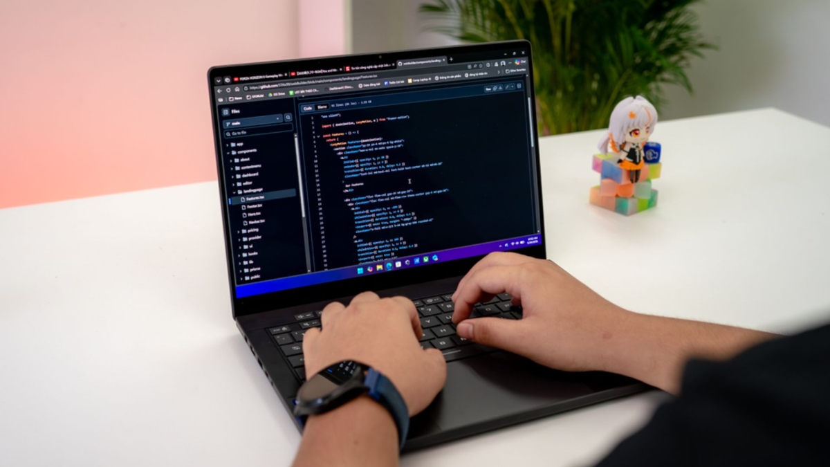 Top laptop CPU mạnh cho sinh viên CNTT 2026 đáng mua theo từng tầm giá