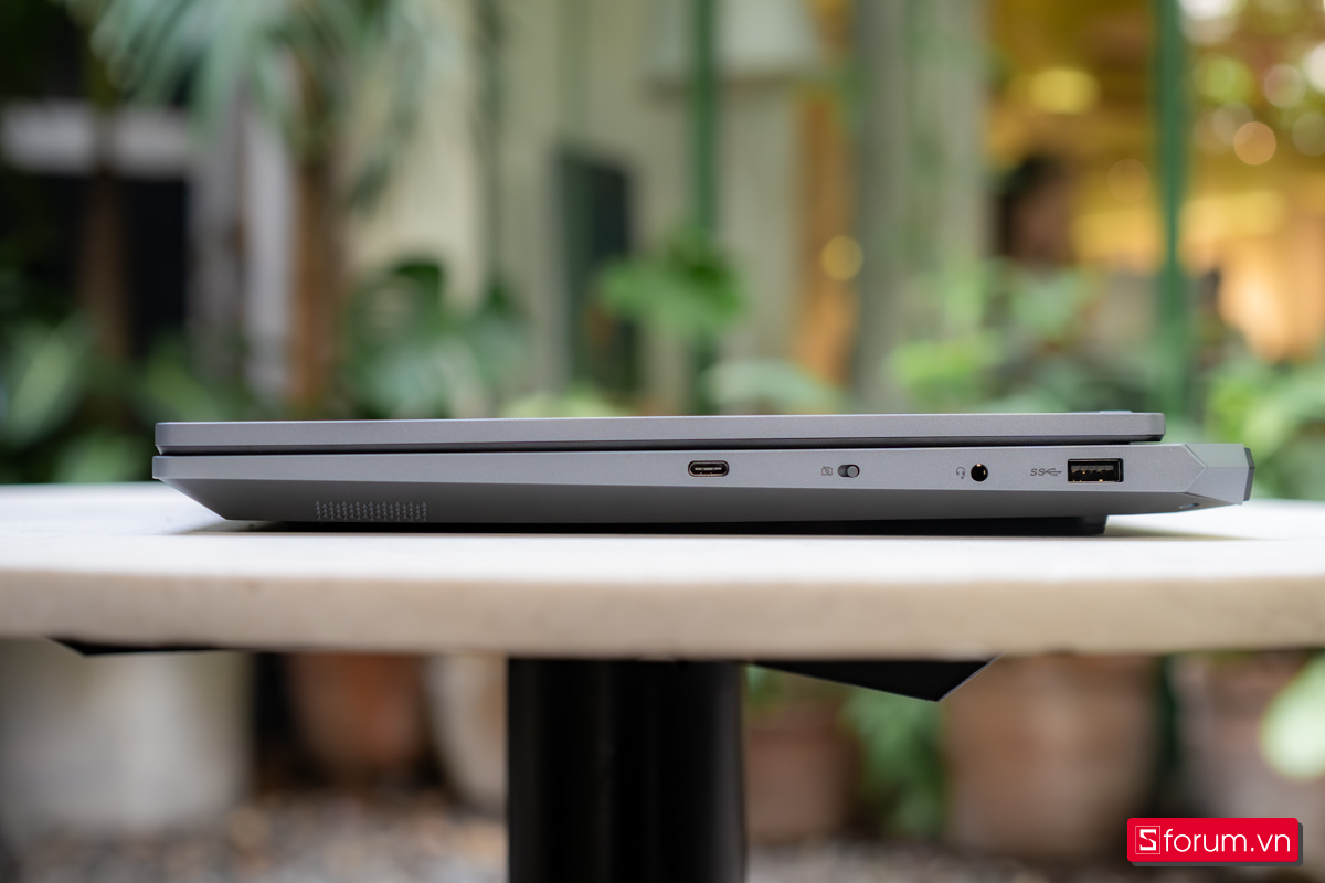 Cạnh phải laptop Lenovo LOQ 15AHP10