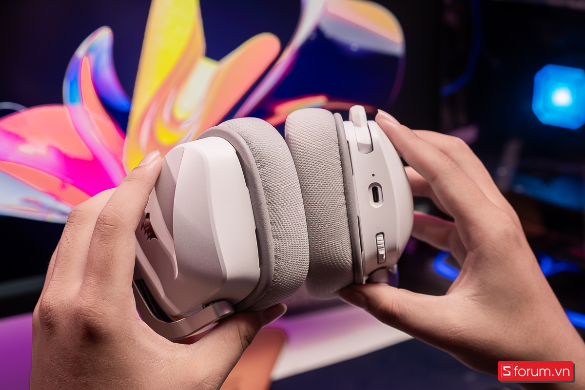 Mặt đáy tai nghe Corsair Void Wireless V2