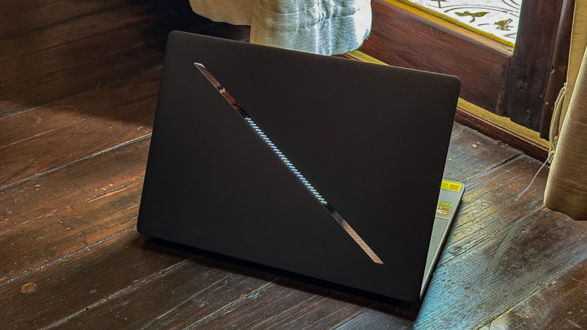 Laptop gaming mỏng nhẹ RTX 50 Series: Từ “xa xỉ” thành tiêu chuẩn mới năm 2026