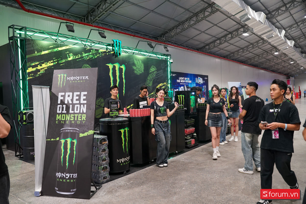 Booth tiếp năng lượng từ MONSTER ENERGY