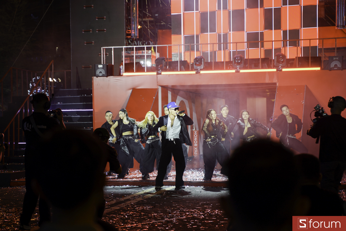 WEAN biểu diễn tại sự kiện