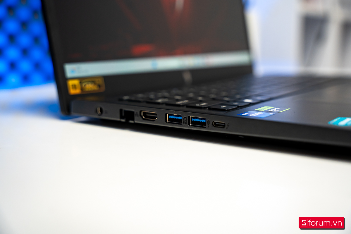 Cạnh trái Acer Gaming Nitro ProPanel ANV15