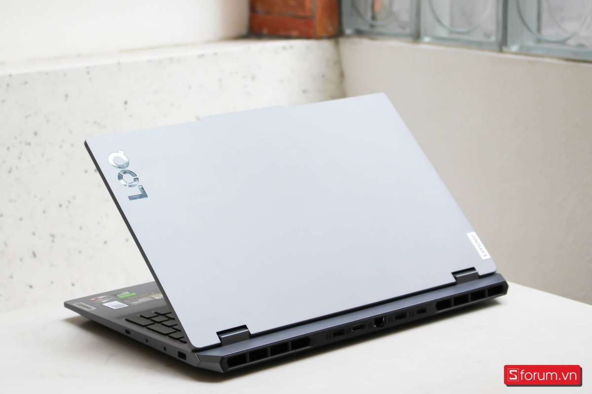 Vẻ ngoài Lenovo LOQ 15ARP9