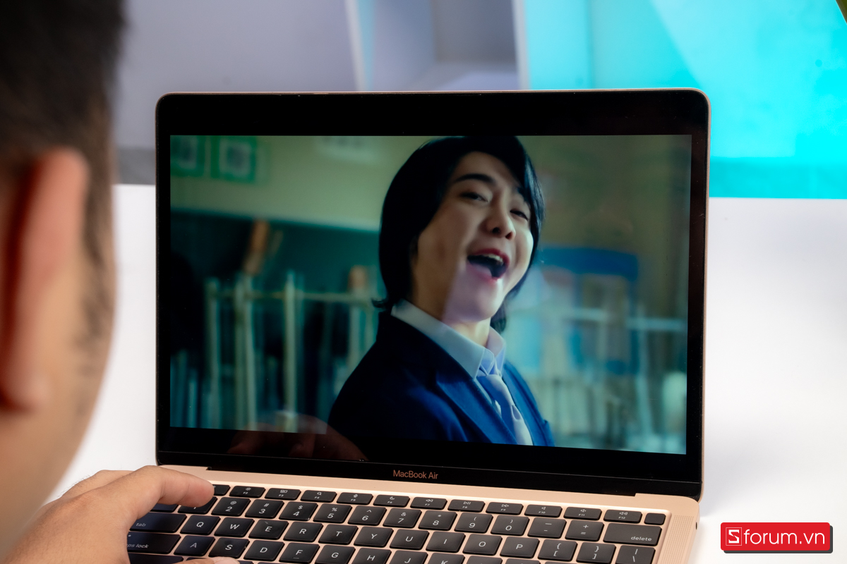 Loa trên MacBoook Air M1