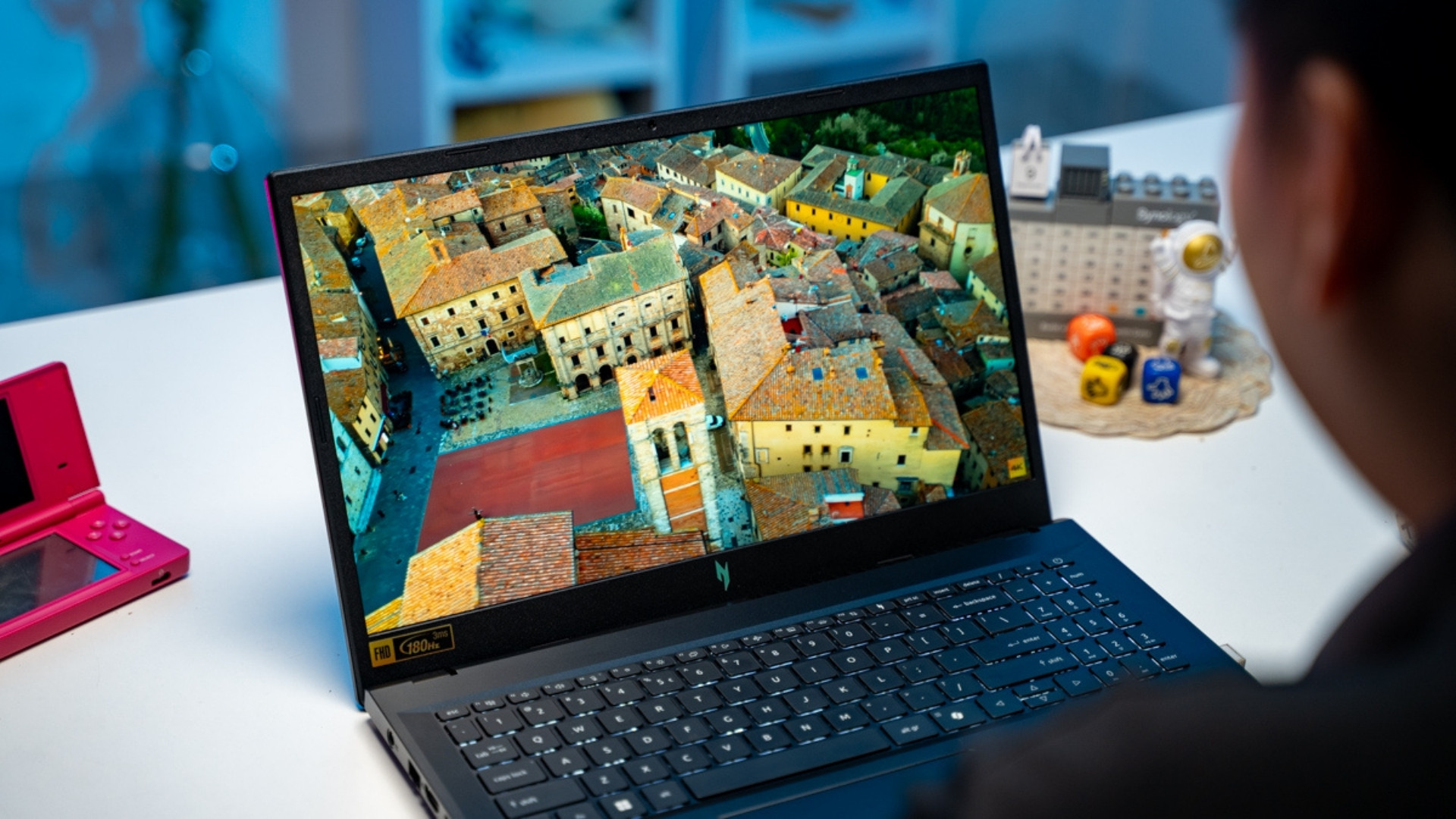 Muốn laptop gaming vừa rẻ vừa màn chuẩn đẹp 100% sRGB? Đây là 3 lựa chọn đáng mua nhất 2025