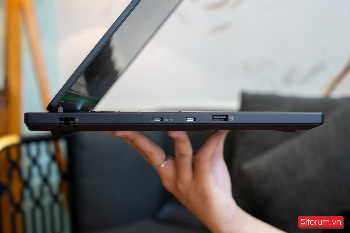 Cạnh trái Lenovo Legion 5 15IAX10
