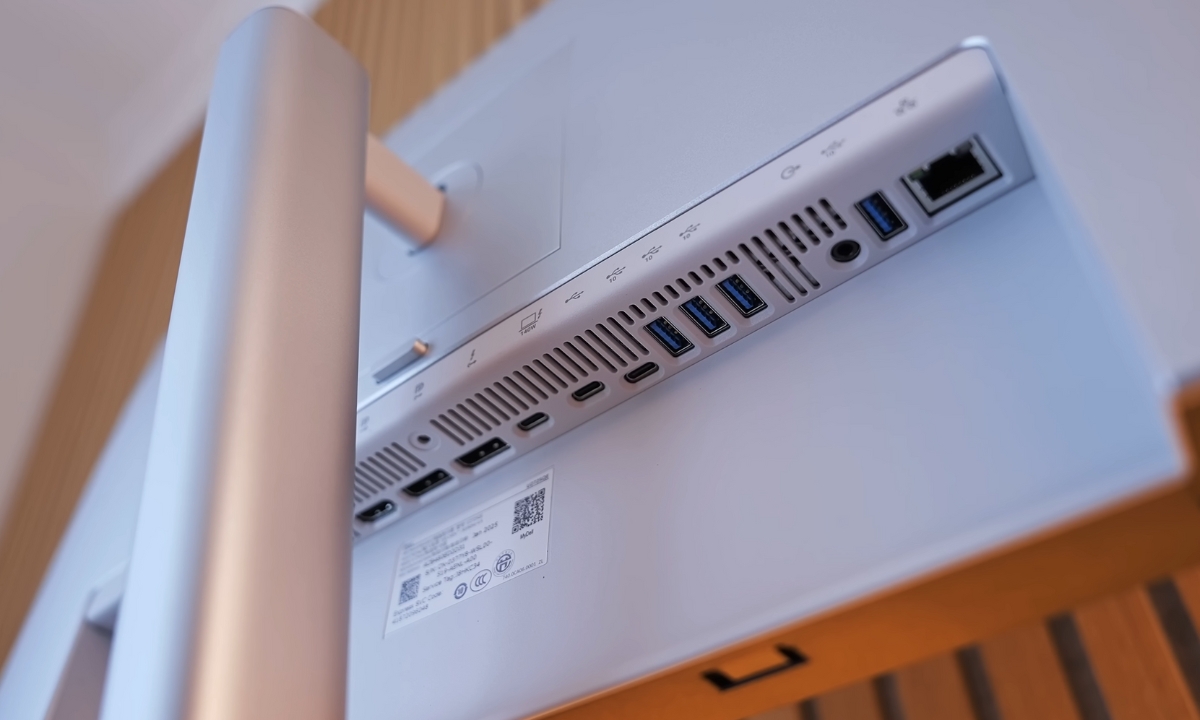 Cổng kết nối trên Dell UltraSharp 27 (U2725QE)