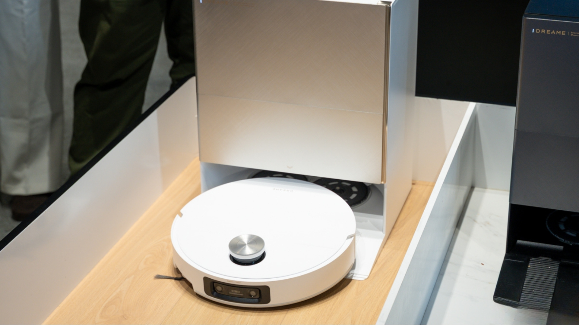 Vừa tân trang nhà? Top 4 robot hút bụi dọn sạch sâu, “luồn lách” gầm thấp cực tốt