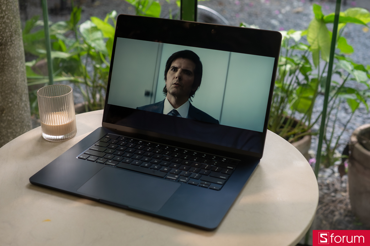 Màn hình MacBook Air M4 15 inch