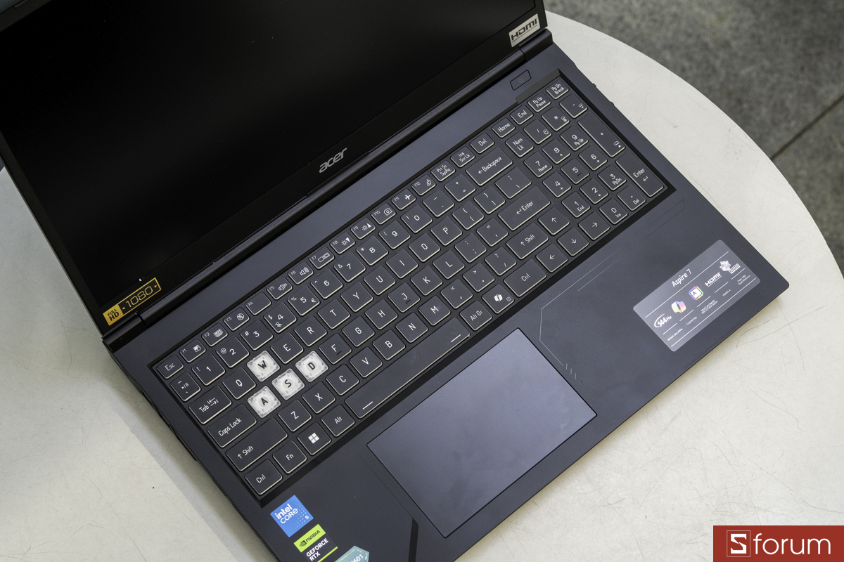 Mặt C của Acer Gaming Aspire 7 2026