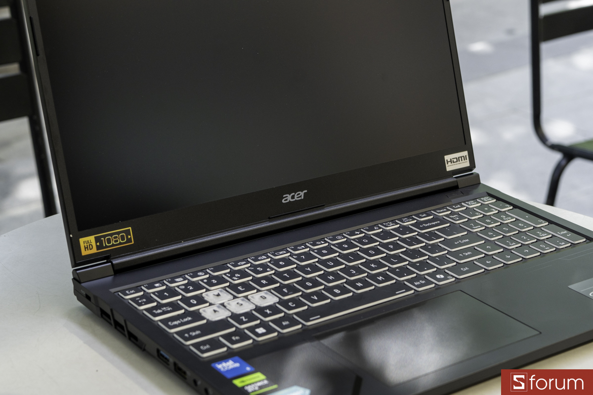 Bản lề của Acer Gaming Aspire 7 2026