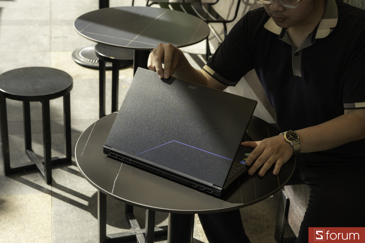Khả năng gập mở trên Acer Gaming Aspire 7 2026