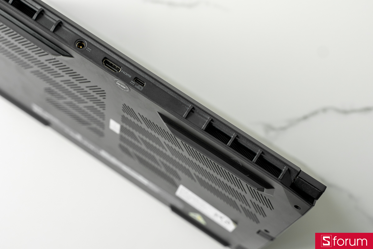 Khe thoát nhiệt cạnh sau Acer Nitro V 16S AI ProPanel