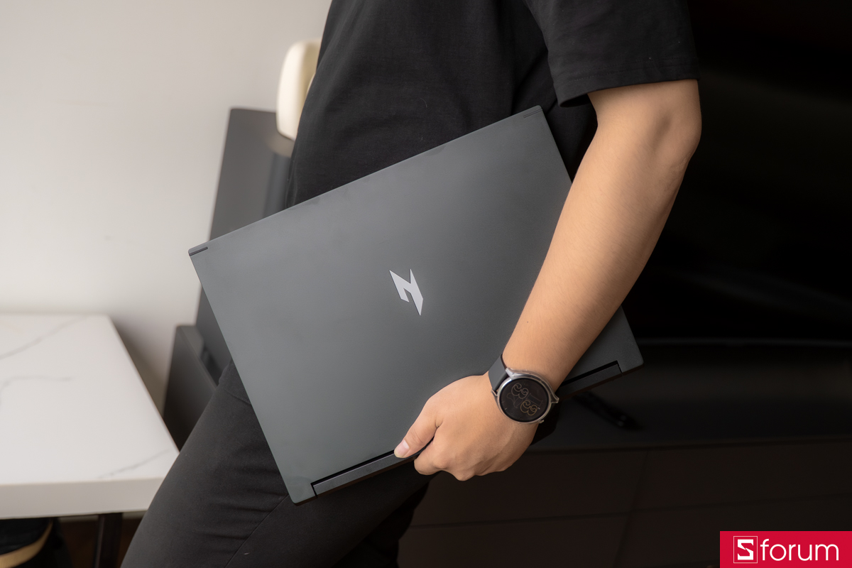 Trọng lượng Acer Nitro V 16S AI ProPanel