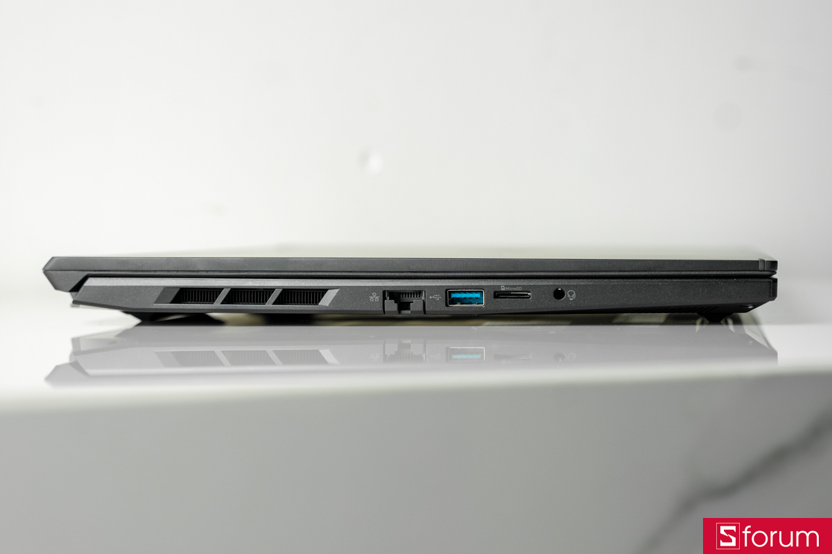 Độ mỏng của Acer Nitro V 16S AI ProPanel