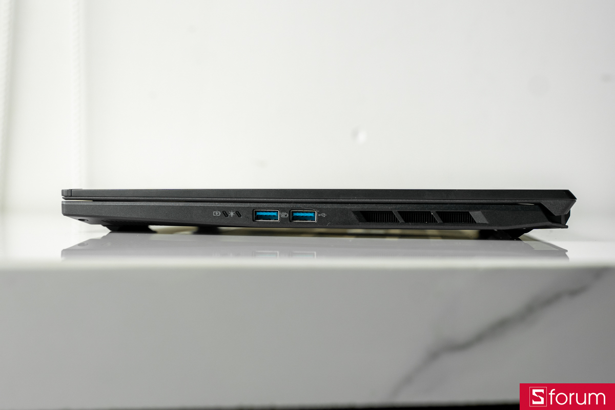 Cạnh phải Acer Nitro V 16S AI ProPanel