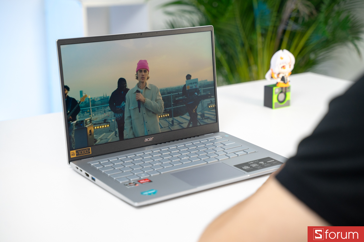 Nghe nhạc cùng Acer Swift Go 14 AI