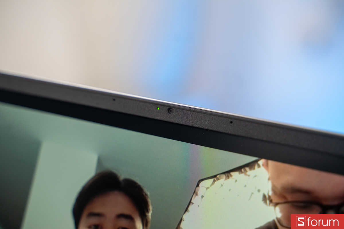 Vị trí đặt webcam trên Acer Swift Go 14 AI